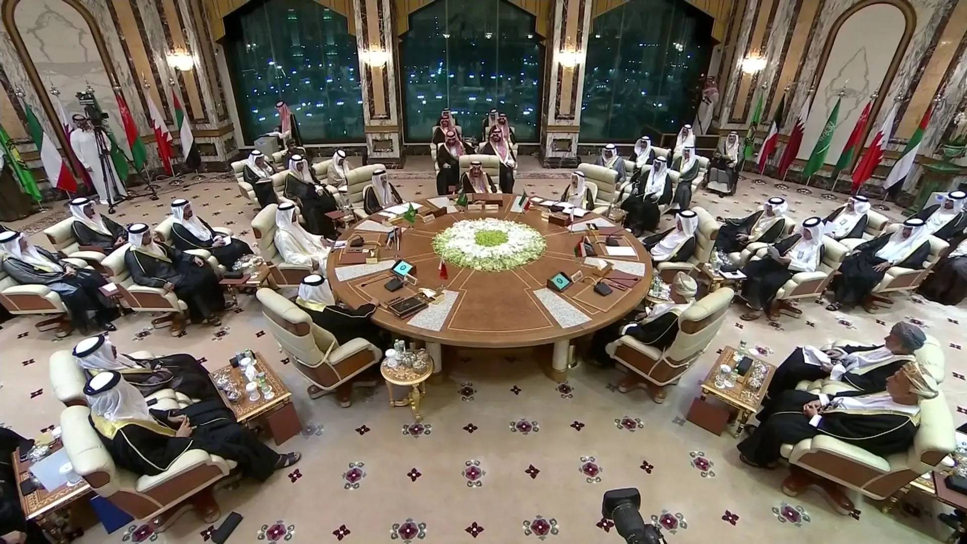 بدء القمتين الخليجية والعربية في مكة المكرمة
تحت عنوان مواجهة التهديدات الايرانية في المنطقة