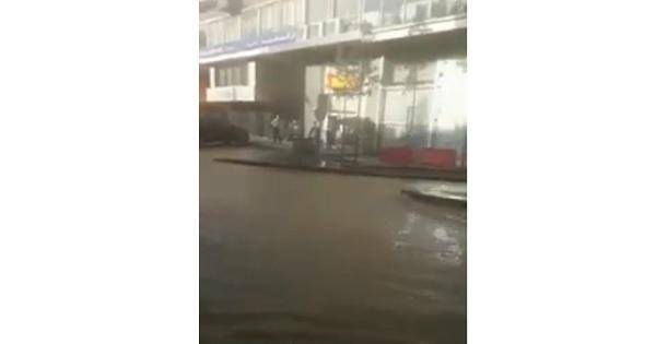 بالفيديو: المياه تغزو بعض شوارع جونية... وتختلط مع المجارير