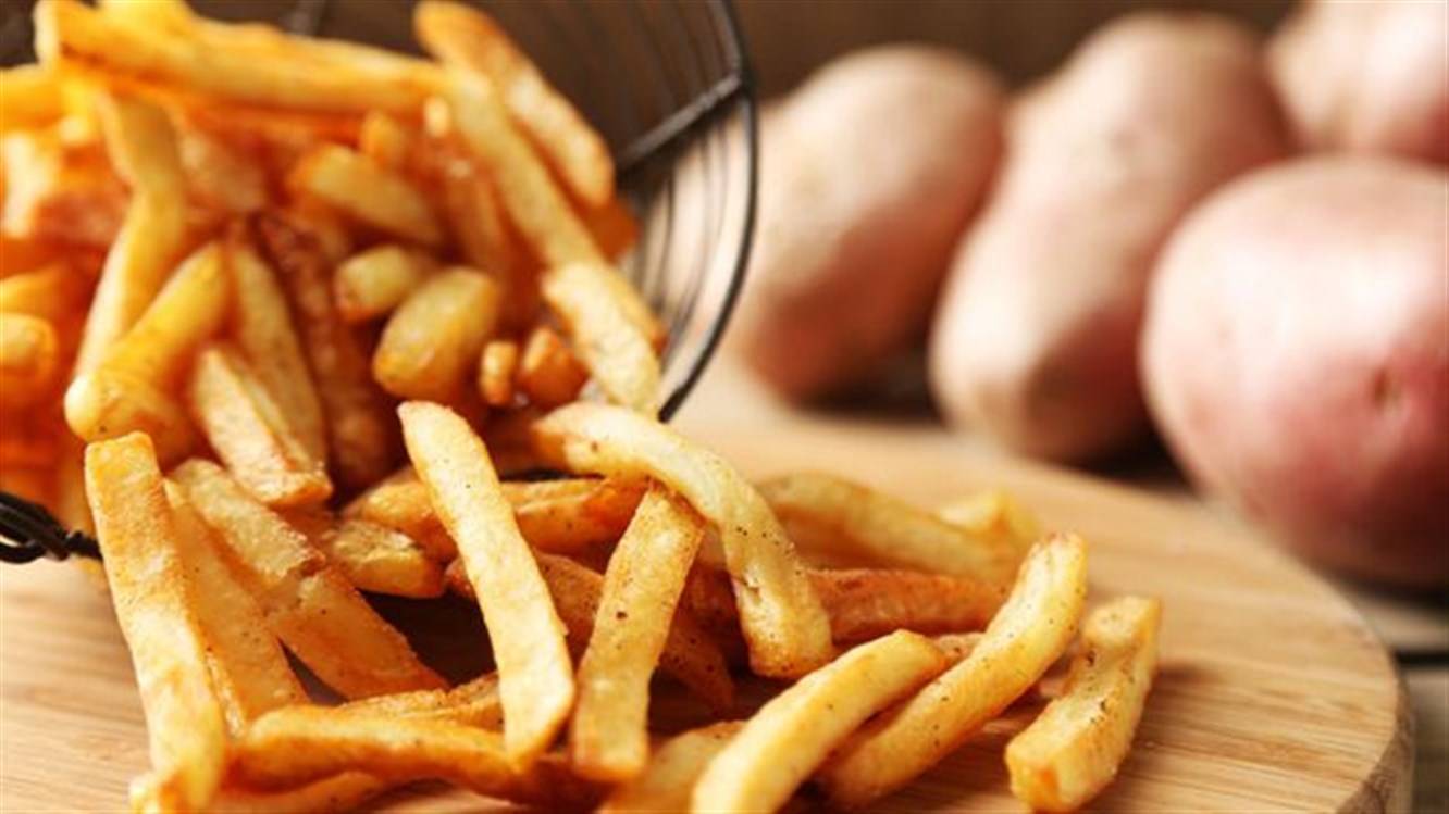 ما المخاطر التي تترتب على تسخين البطاطا المقليّة؟