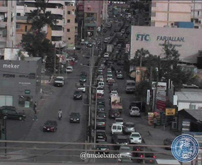 اعادة فتح الطريق عند جسر الواطي بعد قطعها من قبل محتجين