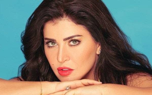جومانا مراد تؤدي مناسك العمرة
