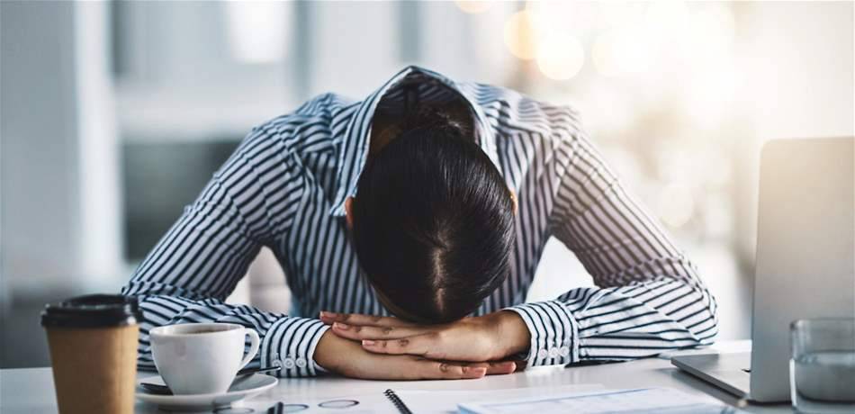 للموظفين والعمال.. مرض قد يلاحقكم وهذه أعراضه!