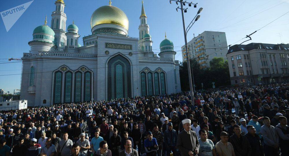 بوتين يهنئ مسلمي روسيا بعيد الفطر