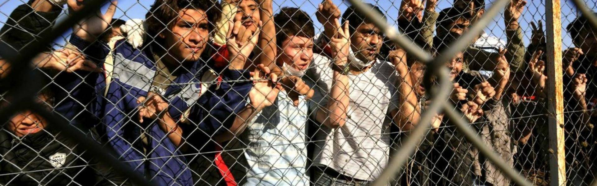 مهاجرون قادمون من تركيا يعلقون في بحر إيجة