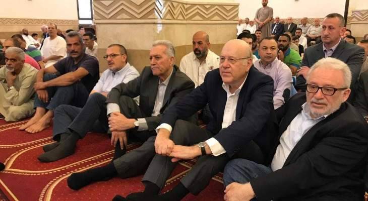 ميقاتي ادى صلاة العيد في جامع العزم في باب الرمل بطرابلس