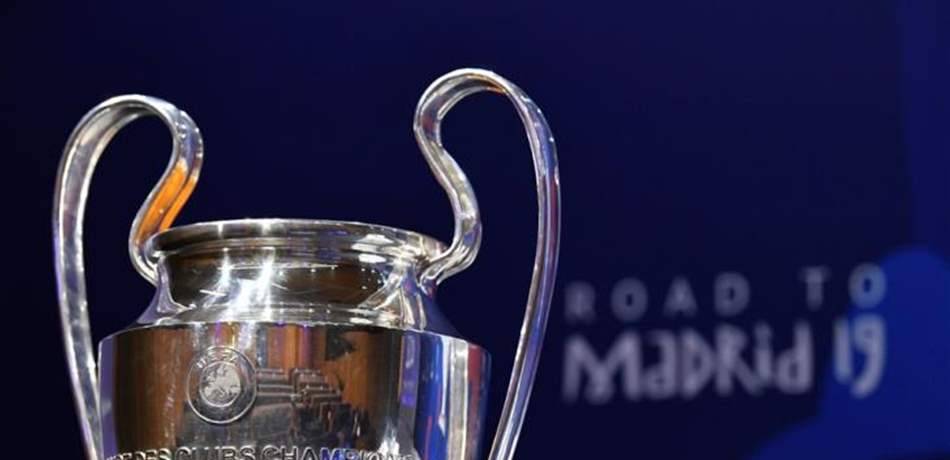 مدرب ليفربول يكشف هوية "من نام مع الكأس"!