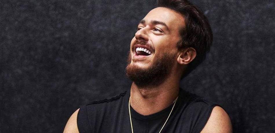 نصيحة غريبة من سعد لمجرد.. وهكذا اجتمع بوالده (صور)