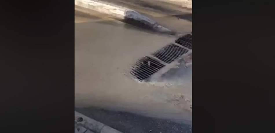 في جونية..ارتدت المايوه ونزلت إلى الشارع .. ما السبب؟ (صورة)