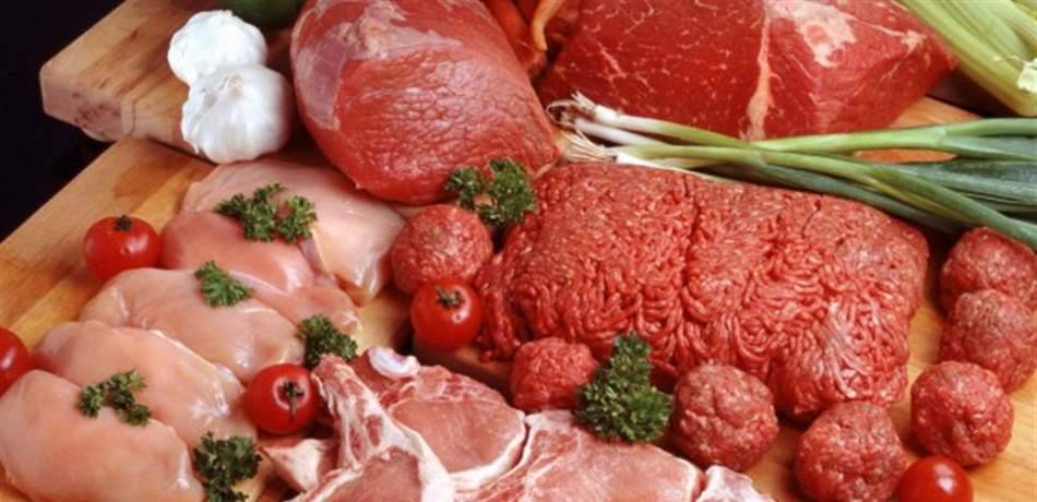 الحمراء والبيضاء.. اللحوم ترفع نسبة الكولسترول بالدم