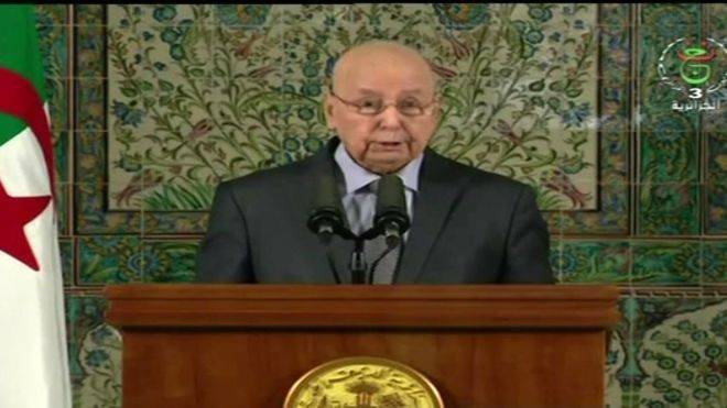 رئيس الجزائر المؤقت عبد القادر بن صالح يدعو إلى "حوار شامل تمهيدا للانتخابات"