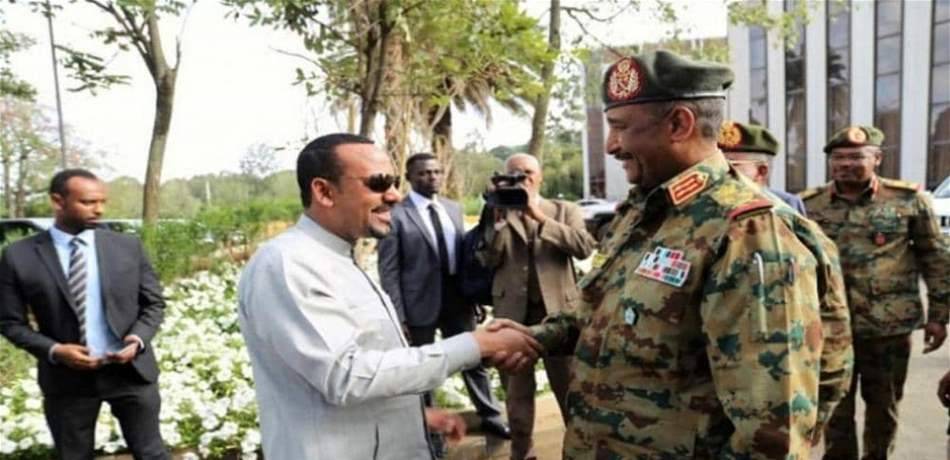 وساطة إثيوبية تنطلق في الخرطوم لنزع فتيل الأزمة في السودان
