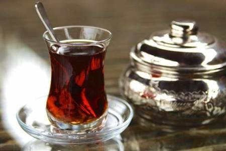 احذر.. كوب الشاي قد يصيبك بـ" السرطان" في هذه الحالة
