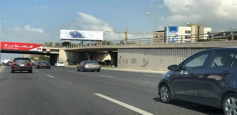 عروسان يثيران الجدل على طريق الدورة.. و"اليازا" تطالب "الداخلية" بالتدخل فوراً! (صورة)