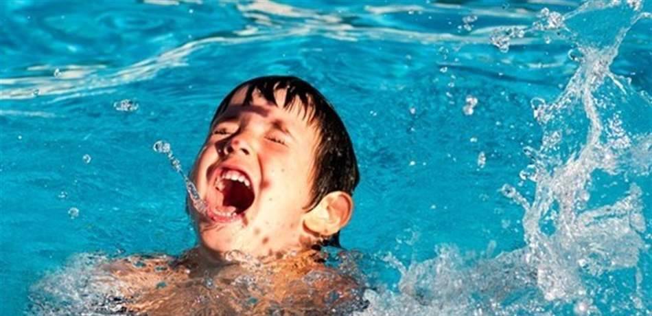 تحذير مهم: لا تبتلعوا مياه حوض السباحة.. لهذا السبب
