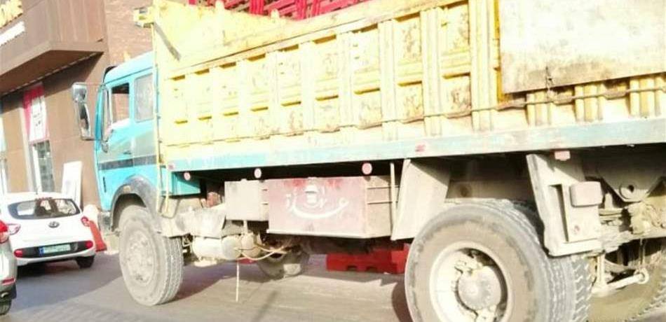 شاحنة ترمي سوائل ملوّنة في نهر انطلياس.. وجريصاتي يردّ