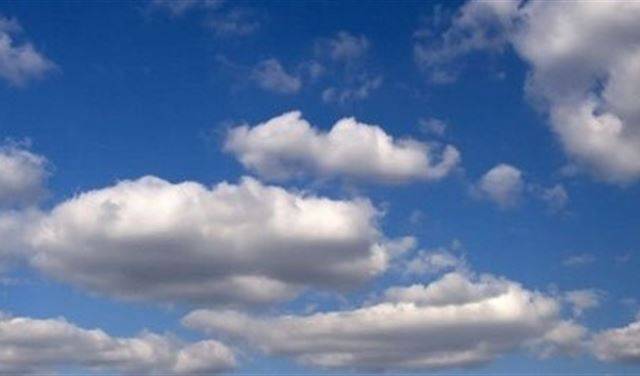 الطقس غداً غائم جزئياً مع انخفاض محدود بدرجات الحرارة