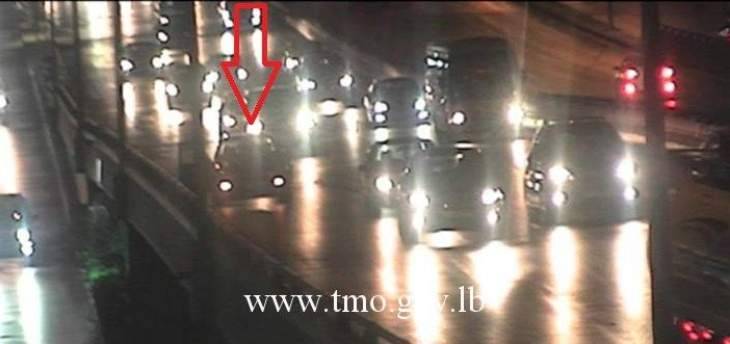 التحكم المروري: تعطل سيارة على جسر الدورة وحركة المرور كثيفة
