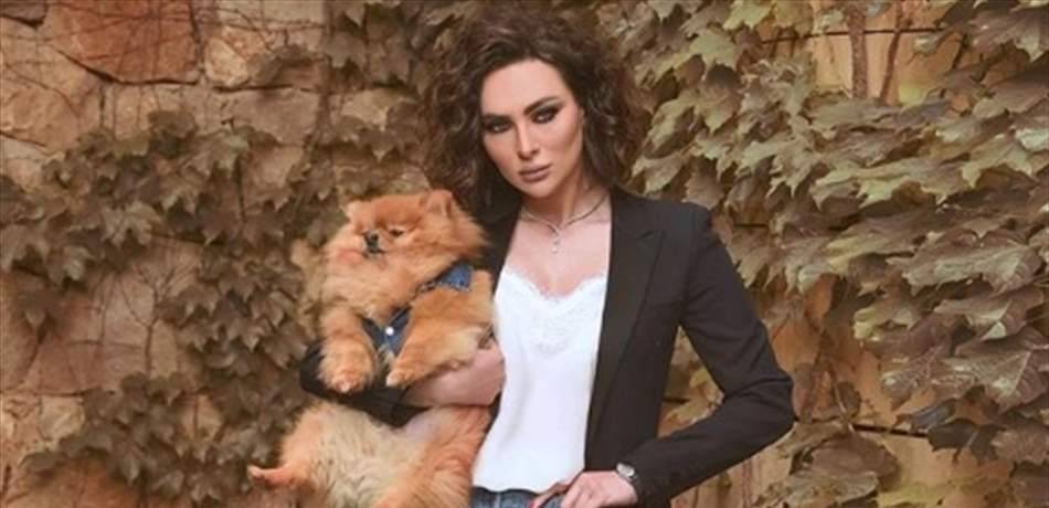 ستيفاني صليبا تنشر فساتين زفاف زيجاتها الأربعةً!