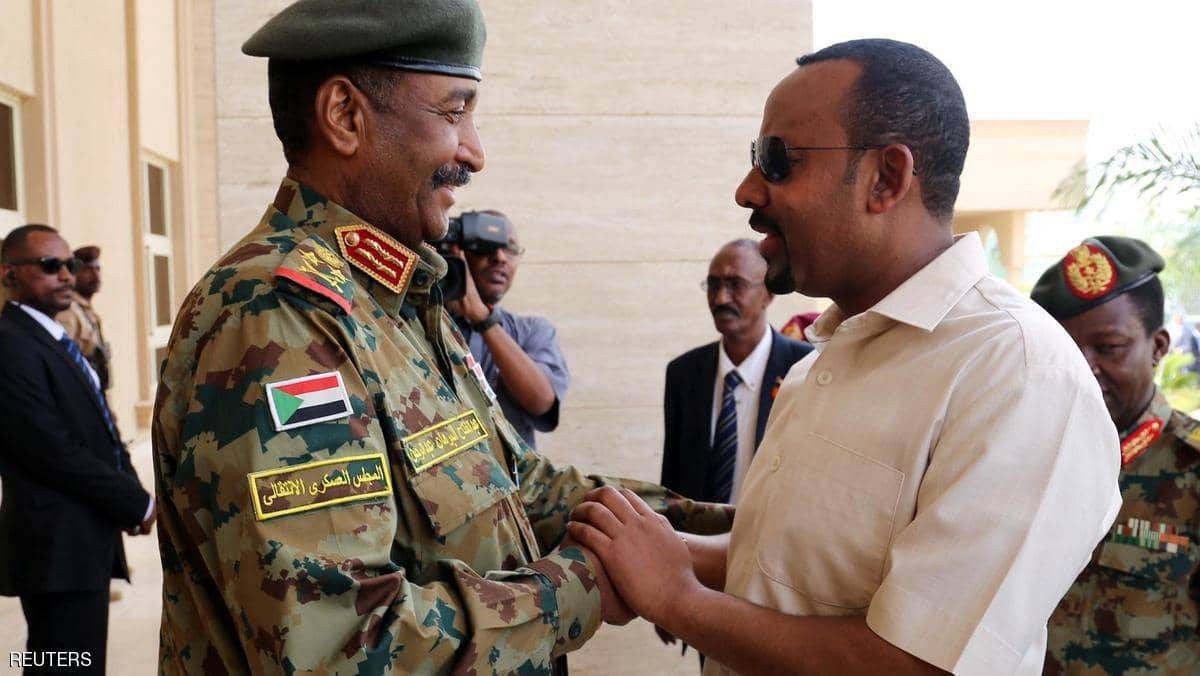 وساطة "على الطريق الصحيح".. ماذا أنجز آبي أحمد بالخرطوم؟
