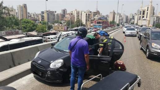 بالصورة: جريح على جسر سليم سلام