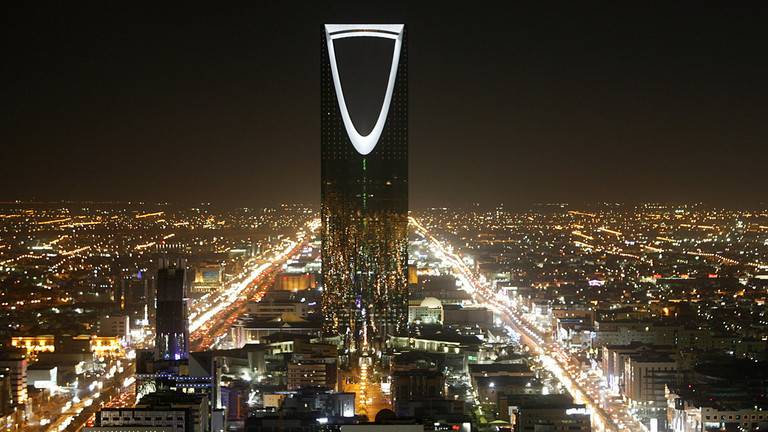 السعودية تطلق التأشيرة الإلكترونية لتعزيز قطاع السياحة