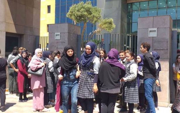 إعتصام للطلاب الذين لم يحصلوا بعد على بطاقات ترشيح للإمتحانات