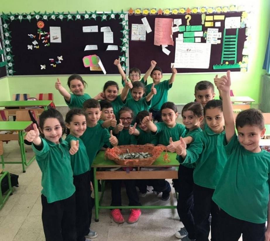 هبة مالية من مدرسة حاصبيا الرسمية الى مركز سرطان الاطفال