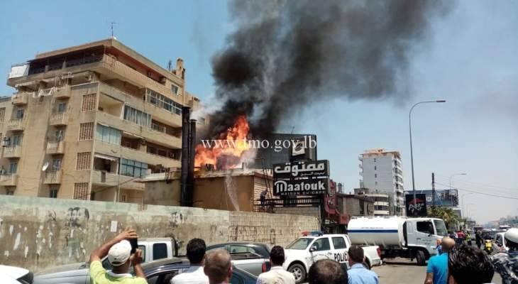 اندلاع حريق فوق "محمصة معتوق" على أوتوستراد خلدة- المسلك الغربي