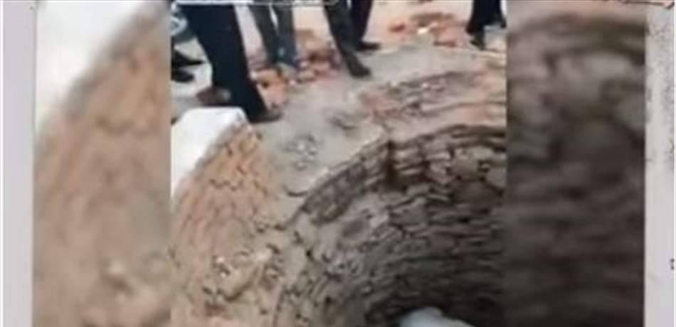 لقطات مدهشة لحادث إنتهى بسيارة في بئر عميق (فيديو)