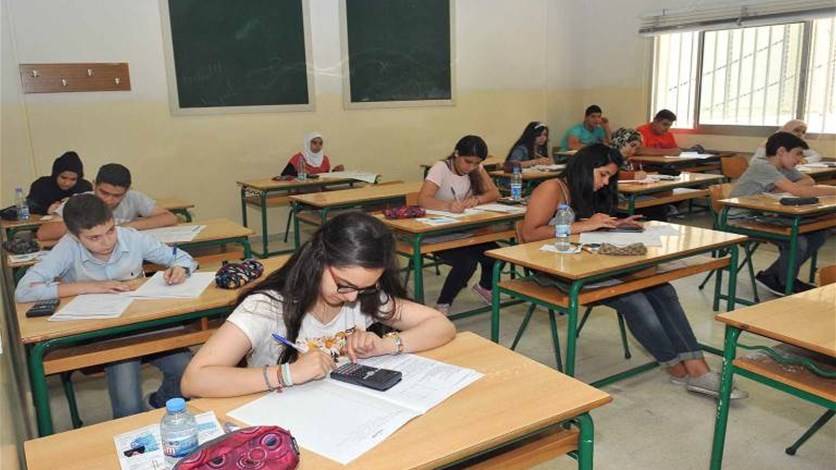 امتحانات "البروفيه" انطلقت 
المدير العام لوزارة التربية للطلاب: الوزارة حريصة على تأمين كل التسهيلات لخوض الامتحانات بهدوء وراحة