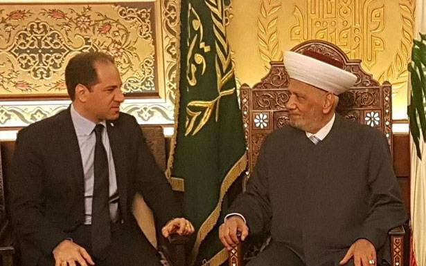 زار مع وفد كتائبي قائد الجيش

سامي الجميل : التشنجات الطائفيّة

هي أكثر مُخدر للشعب اللبناني