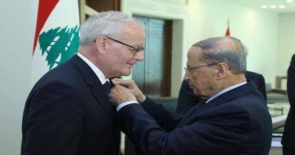 عون منح وسام الارز لرئيس محكمة التمييز الفرنسية