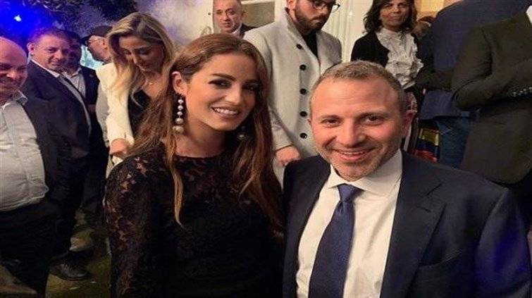 رشا الخطيب للوزير باسيل: قلت له ما بحبو بالسياسة... وجوابوا كان إيجابي!