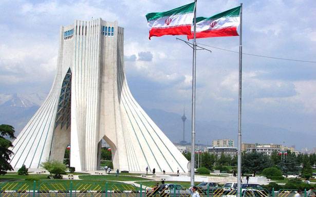 طهران بين الساموراي والسوبرمان