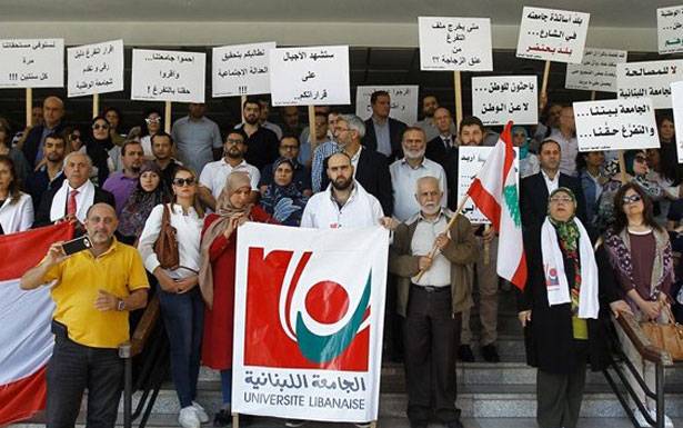 «توازن» «رعب» في الخليج «ورسائل نارية» تضع المنطقة على «حافة الهاوية»؟
العلاقات بين جنبلاط وحزب الله الى «تحت الصفر».. ومهمة ساترفيلد «تترنح»
الحريري بانتظار باسيل لتمرير «قطوع» التعيينات دون «تفجير» مجلس الوزراء