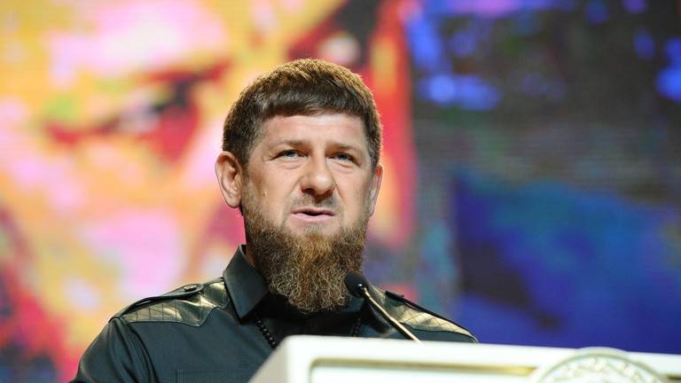 قادروف يدعو للقضاء على الإرهابيين في إدلب بسوريا