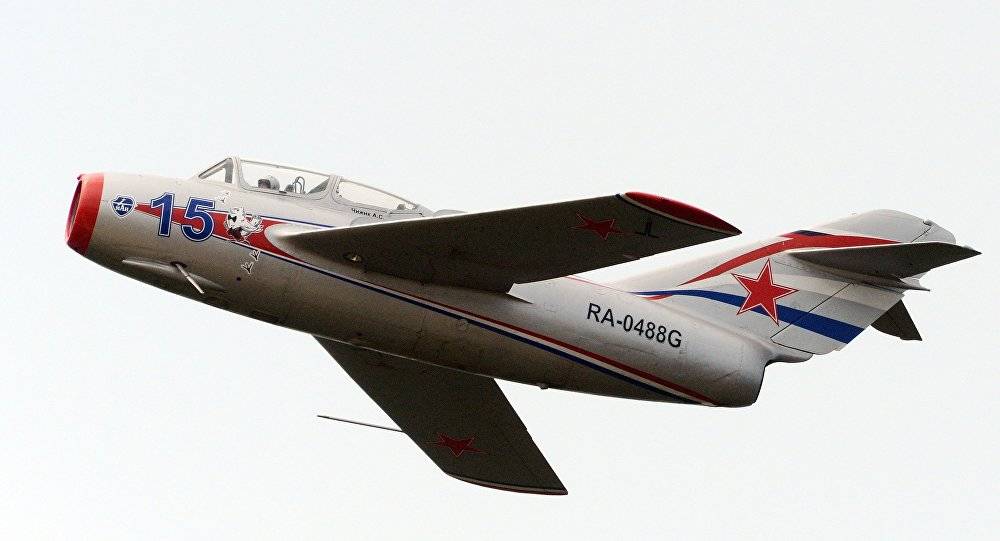 لماذا أسقطت مقاتلة "ميغ-15" طائرة "دوغلاس" عام 1952 ؟