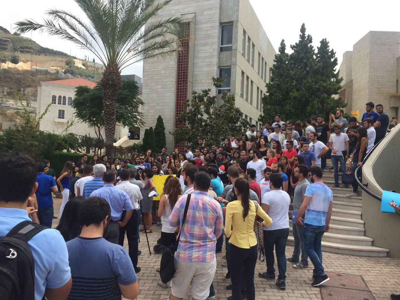 دعوة لطلاب الجامعة اللبنانية لتنفيذ الإعتصام المفتوح الإثنين