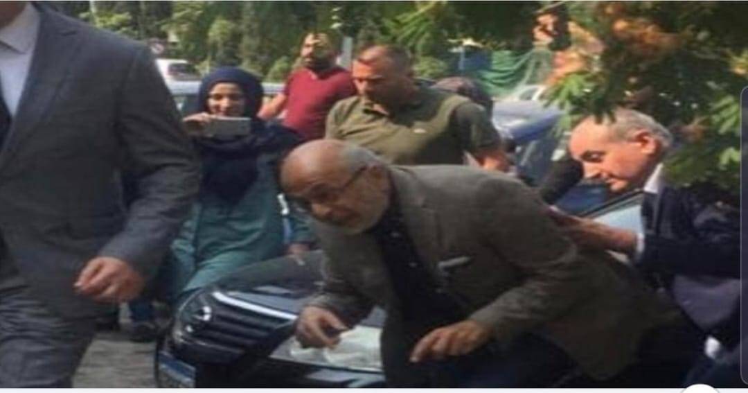 شهيب ينشر صورة له وهو ينحني.. وهكذا علّق!