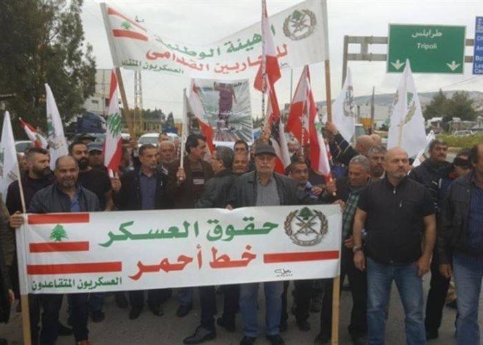 حراك العسكريين المتقاعدين وزع مذكرة مطلبية

على النواب لإلغاء بعض مواد موازنة 2019
