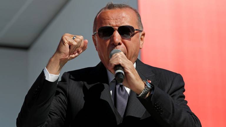 أردوغان: قواتنا البحرية والجوية سترد على أي تحرك ضد السفن التركية في المتوسط