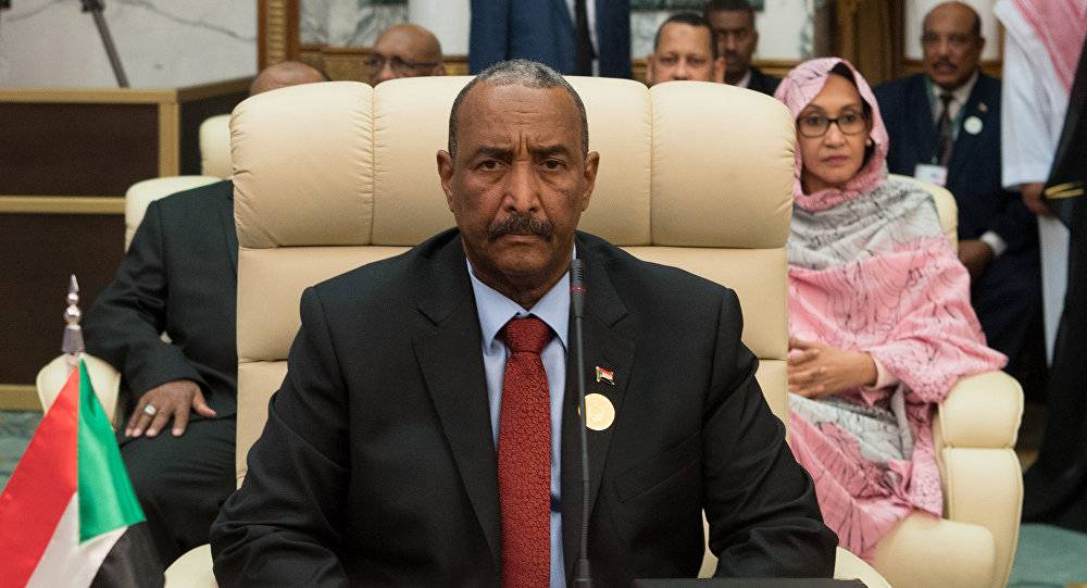 المجلس العسكري السوداني ينفي إصدار أوامر بفض الاعتصام أمام القيادة العامة بالقوة