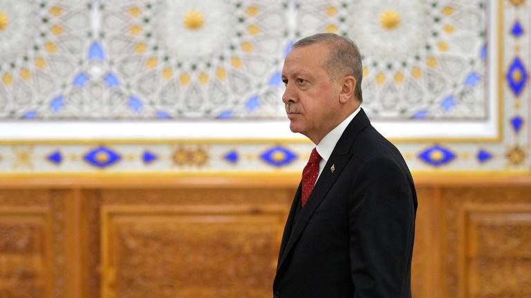 أردوغان: توريد أنظمة "إس-400" إلى تركيا قد يبدأ في النصف الأول من الشهر القادم