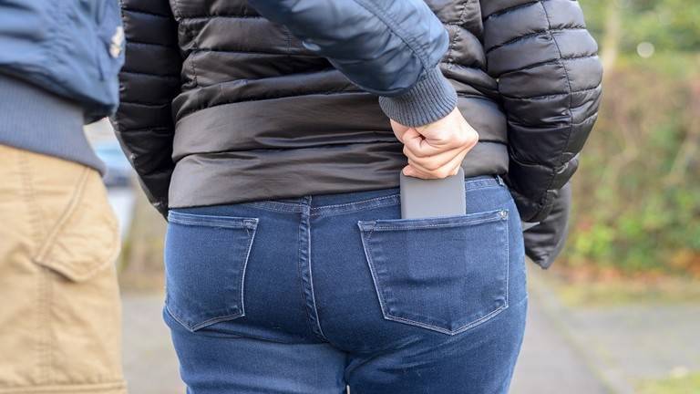 تقنية مميزة تمنع سرقة الهواتف من جيوب أصحابها