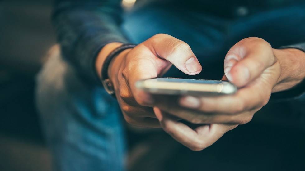 الهواتف الذكية تحدث "طفرات" عظمية في الجمجمة البشرية