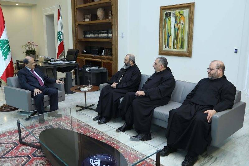 رئيس الجمهورية تسلم دعوة للاحتفال بعيد القديس شربل الاحد في عنايا