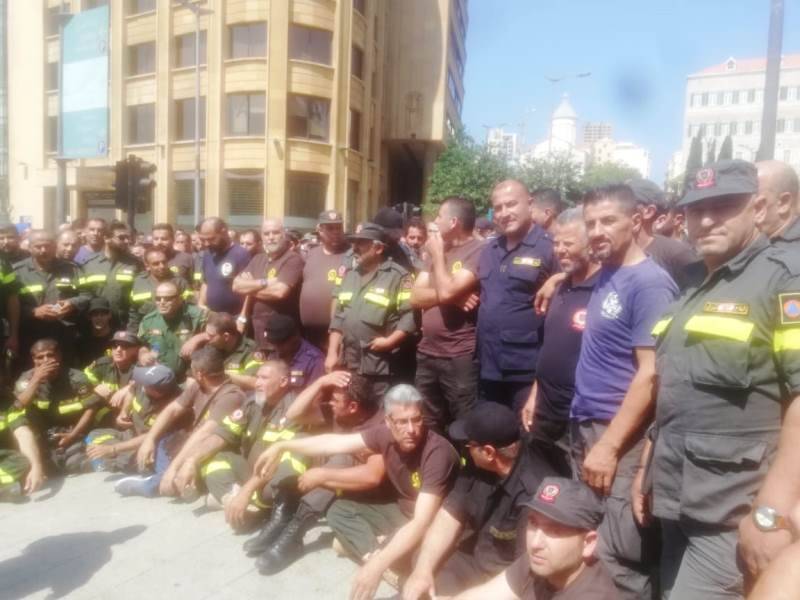 متطوعو الدفاع المدني واصلوا تحركهم من أجل تثبيتهم