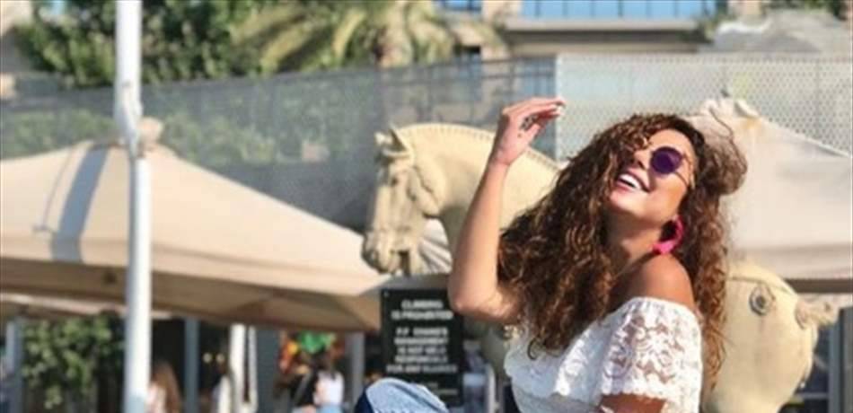 ممثلّة لبنانية عالقة في اليونان.. رفعوا سكين بوجهها وسرقوها بوضح النهار