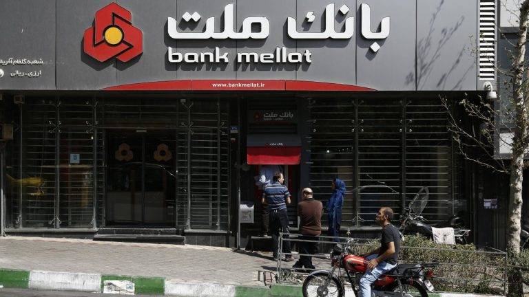 بريطانيا تسوي نزاعًا بشأن العقوبات مع بنك ملت الإيراني