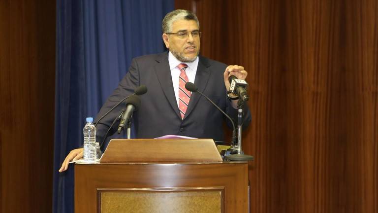 وزير مغربي من حزب العدالة والتنمية يقاضي موقعا اتهمه بالسهر في ملهى ليلي